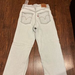 Levi’s 28 Ribcage straight, 27” length, light coloured denim. Worn a few times